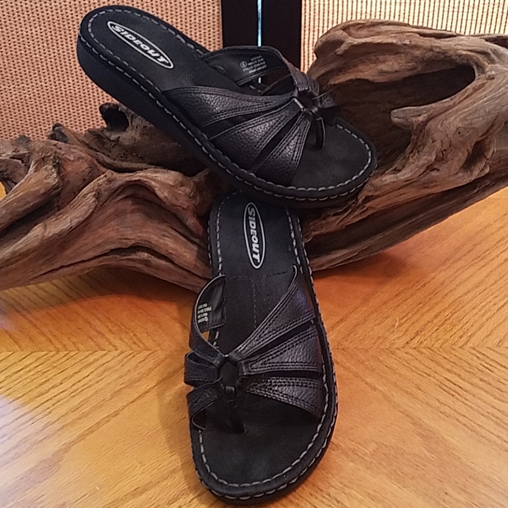 SIDEOUT LEATHER STRAPPY THONG SANDALS SIZE 9M NWOT